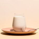 Adiós al vaso de leche: se cree que esta bebida ayuda a dormir mejor, pero un estudio revela que causa pesadillas