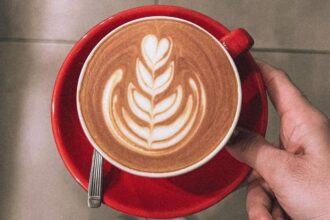 Cinco formas de hacer el café más saludable para aprovechar sus beneficios antioxidantes