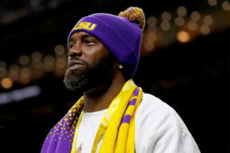 Fue estrella de la NFL, pero ahora vende pollo frito en un restaurante en Miami