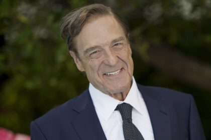 John Goodman dejó en evidencia su gran cambio físico, tras perder casi 100 kilos