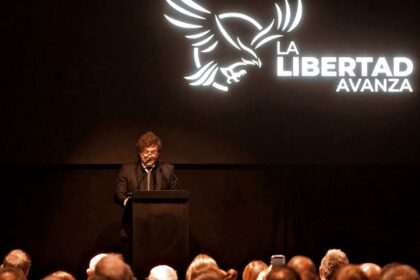Milei y Caputo apuntaron con dureza contra el PJ, que ganó una prórroga para presentar a sus candidatos