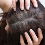 Qué tan cierto es que arrancarse una cana provoca que crezcan más