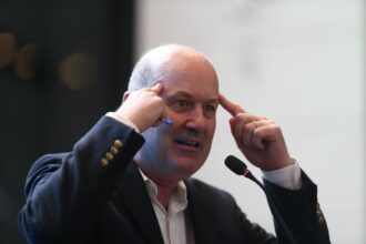 Sturzenegger vinculó con Báez a la sindicalista que logró frenar el cierre de Vialidad en la Justicia