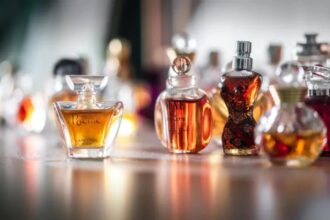 Cuáles son los mejores perfumes para comprar en EE.UU. por menos de US$50, según la inteligencia artificial