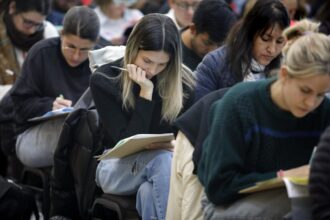 El Gobierno cambia de postura y anuncia que solo 141 médicos deberán volver a rendir el examen de residencias