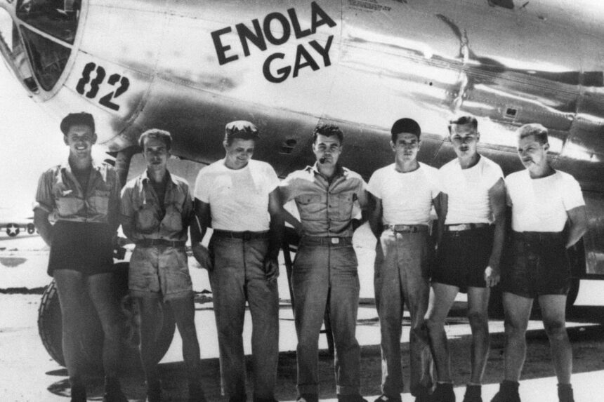 El coronel que soltó la bomba, el nombre de su madre, el consejo de Oppenheimer... y la tercera que no fue