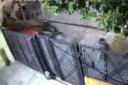 Escapaba de un robo, arrojó la mochila a una casa y los ladrones se fueron sin nada