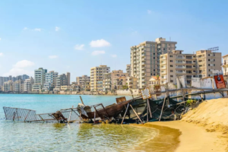 Fue un destino lujoso, aspiraba a ser “la Miami de Europa”, pero terminó en escombros y hoy la pueden visitar