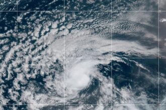Hacia dónde se dirige la tormenta Erin, que avanza sobre el Atlántico: ¿pasará por Estados Unidos?