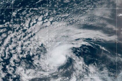 Hacia dónde se dirige la tormenta Erin, que avanza sobre el Atlántico: ¿pasará por Estados Unidos?
