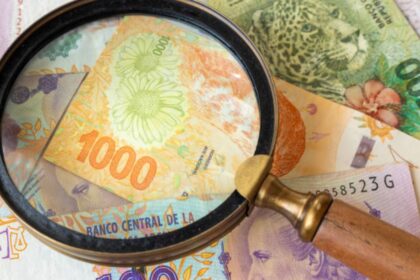La estrategia con la que el Gobierno quiere empezar a bajar las tasas en pesos