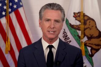 La fuerte reacción de Gavin Newsom al envío de tropas federales a su conferencia de prensa en California