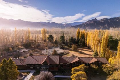 La historia detrás de la reapertura de un hotel que fue un castillo y está ubicado donde filmó Brad Pitt