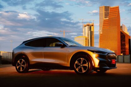 La mala noticia de California para los conductores de carros eléctricos que puede llegar en septiembre