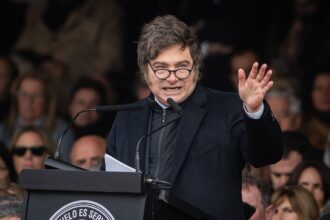 Milei ya firmó los vetos al aumento de las jubilaciones y a los fondos para discapacidad