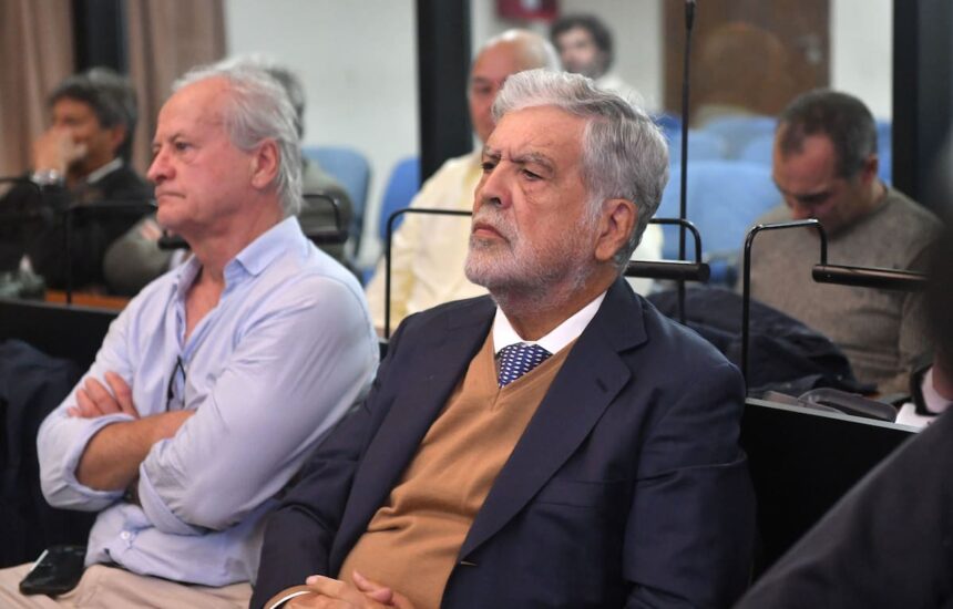 Piden cuatro años y ocho meses de prisión para De Vido por el pago de comisiones a empresas de la familia Dromi