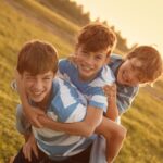 Día del Hermano: por qué se celebra hoy y 150 frases para compartir