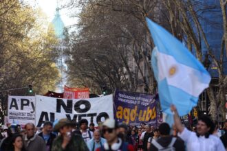 El Gobierno recortó $170.000 millones a las universidades y a las provincias en una semana caliente en el Congreso