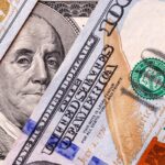 El dólar alcanza valores previos a las elecciones y el riesgo país perforó los 1000 puntos