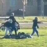 Le dispararon dos veces para robarle la moto en Ezeiza mientras descansaba al sol