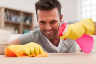 Qué significa limpiar constantemente la casa, según la psicología