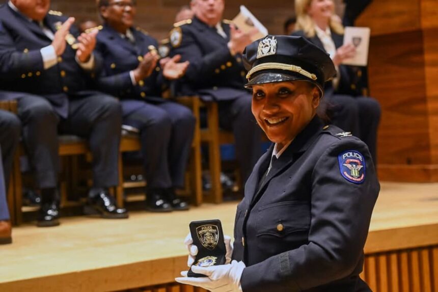 Quién es Mary King, la primera dominicana en convertirse en jefa de policía en Nueva York: “No hay límites”
