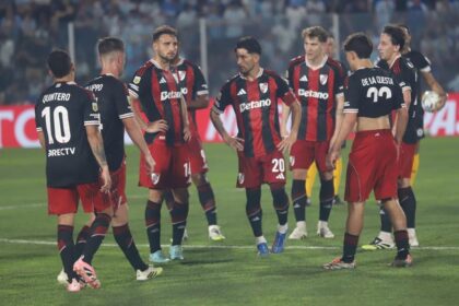 River jugó muy mal y perdió con Atlético Tucumán, con errores propios que se repiten