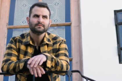 Se enamoró de una chica y su persistencia por conquistarla lo llevó a encontrar su inesperada pasión