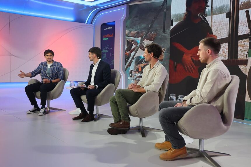 Son 12 amigos, crearon dos motorhomes y planean dejarlo todo para recorrer la Argentina