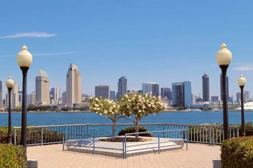 Cuántos pesos mexicanos se necesitan para comprar una casa en San Diego, California en octubre 2025