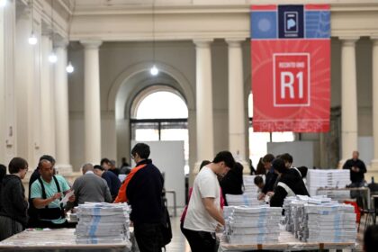 La Libertad Avanza pidió reimprimir las boletas sin la cara de Espert y el juez advirtió que tardaría 15 días