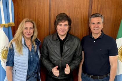 Milei acelera la campaña: llegó a Chaco y más tarde visita Corrientes