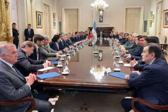 Milei les pedirá a los gobernadores que lo acompañen con el presupuesto y las reformas laboral e impositiva