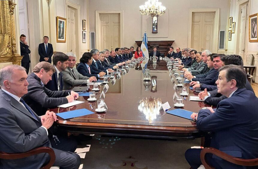 Milei les pedirá a los gobernadores que lo acompañen con el presupuesto y las reformas laboral e impositiva