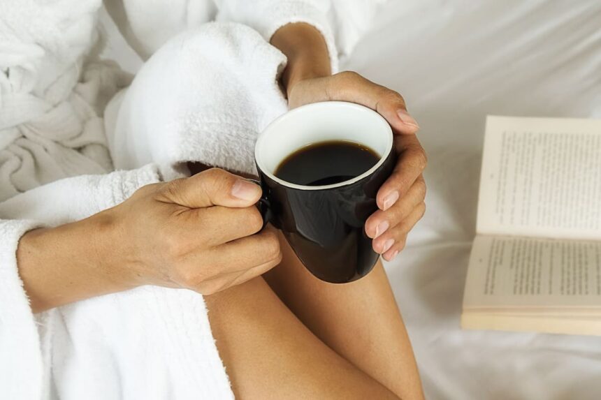 Por qué tomar café antes de una siesta podría ser el truco más efectivo para recargar energías
