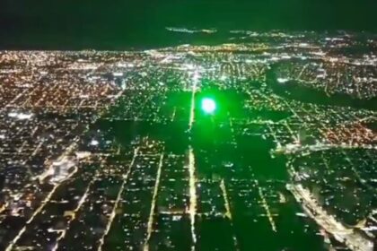 Varios pilotos sufren con frecuencia una distracción con láser en aeropuertos del país