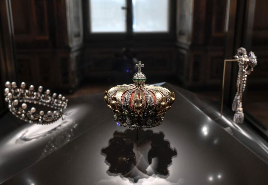 ¿Qué harán los ladrones con las joyas del Louvre? Las hipótesis se multiplican mientras buscan a los culpables