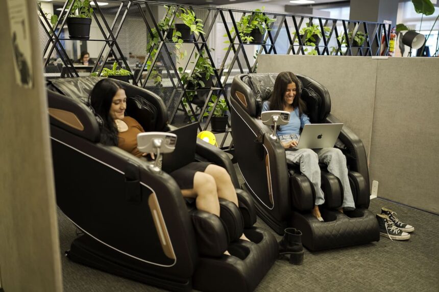 ¿Volver a la oficina? Solo si hay pádel, siestarios y DJ en la terraza: el modelo de un proyecto en zona norte de la ciudad