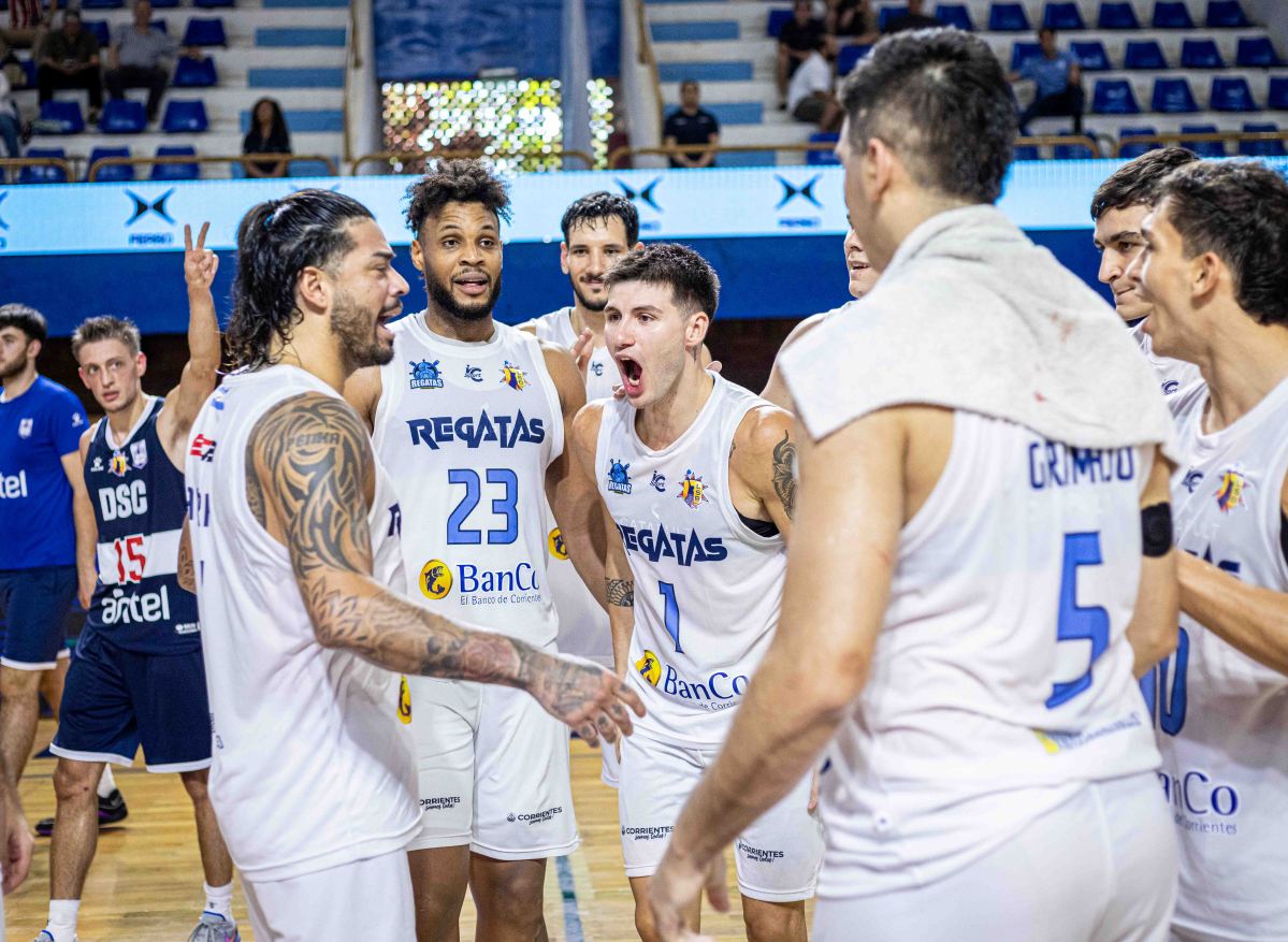 Regatas ganó y quedó cerca de la clasificación