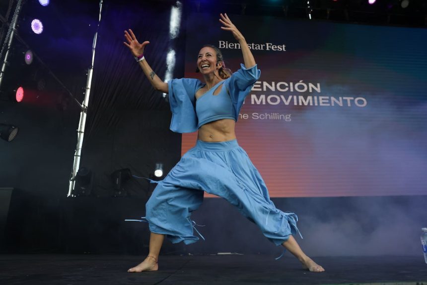 El estallido energético de Dafne Schilling en el Bienestar Fest