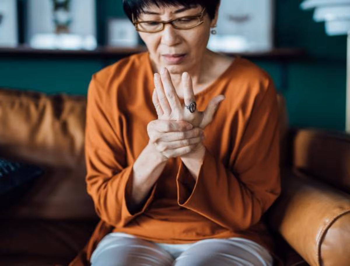 Qué es, para qué sirve y qué alimentos la contienen para aliviar los dolores articulares