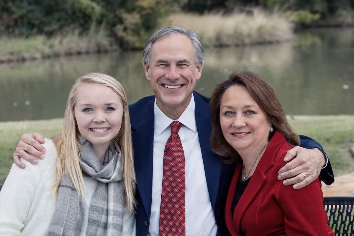 Quién es Cecilia Abbott, la primera dama de Texas con raíces migrantes: su historia de amor con el gobernador