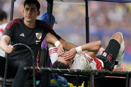 Se conoció la lesión que sufrió Maximiliano Meza en el superclásico y cuánto tiempo estará inactivo