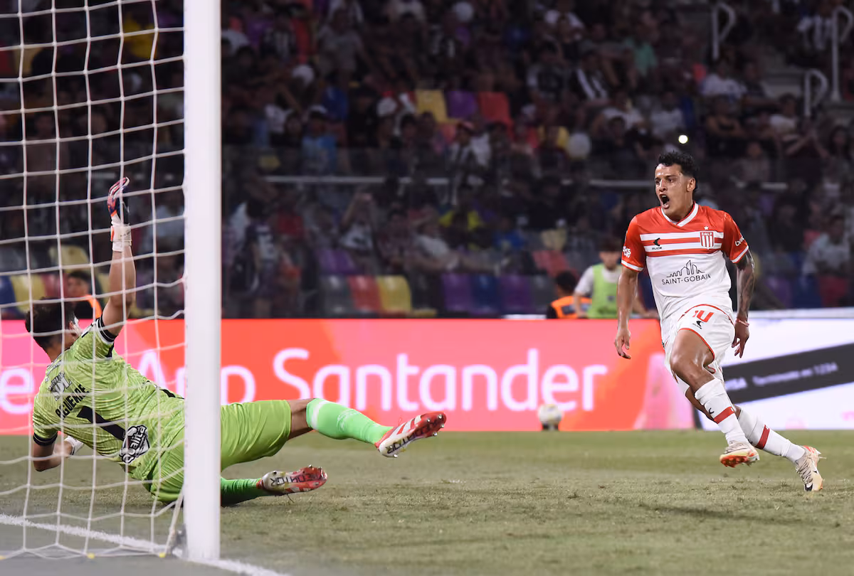 Tras el “espaldazo” y la sanción, Estudiantes le pone el pecho a todo: es semifinalista