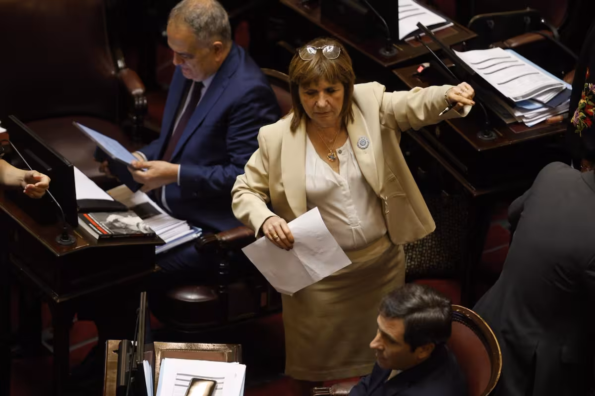 El Gobierno consiguió amplio apoyo de la oposición dialoguista y es ley el Presupuesto 2026