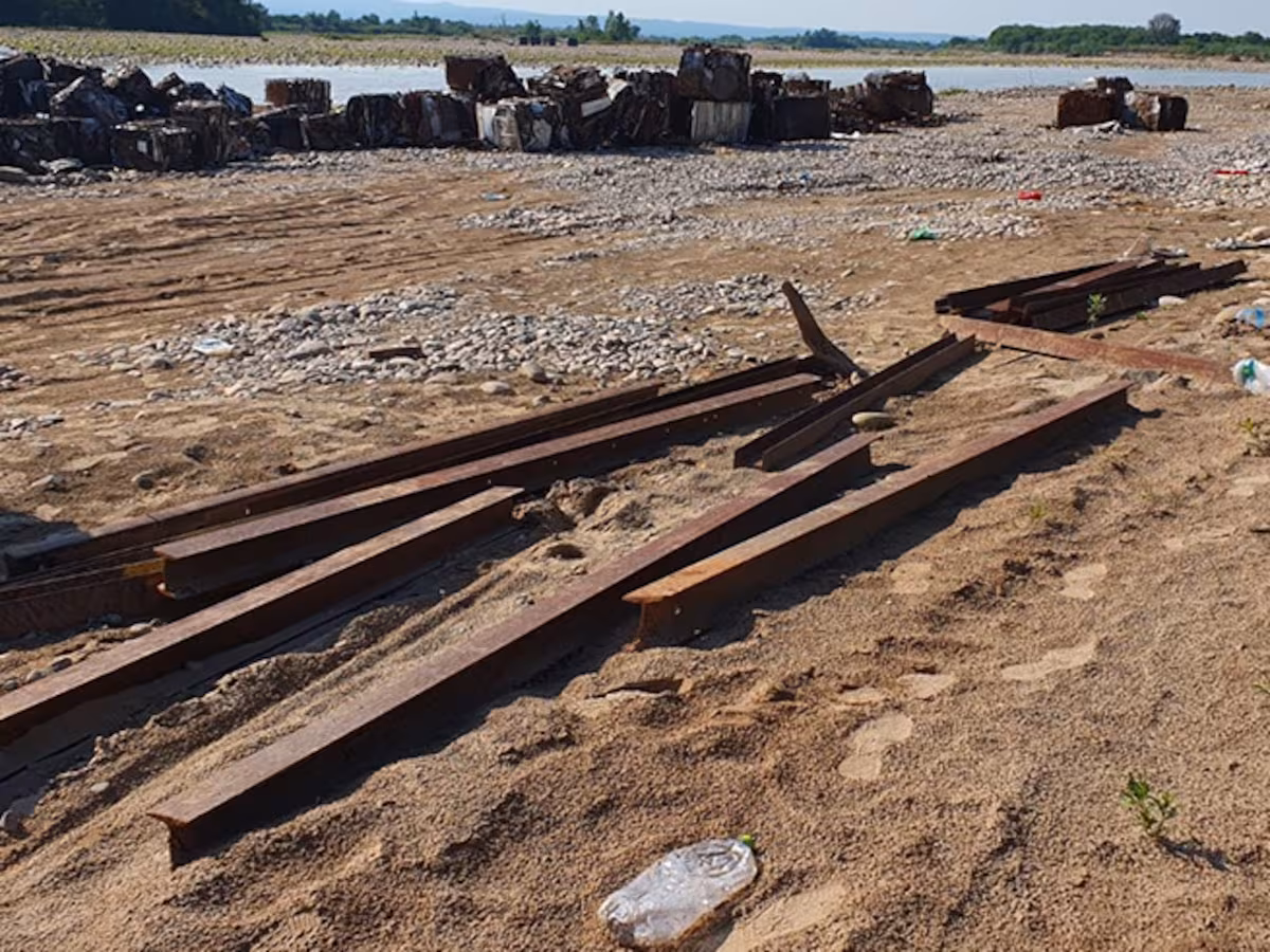 Robaban rieles y los enviaban a Bolivia: condenan al hijo de un exintendente y su padre espera el juicio