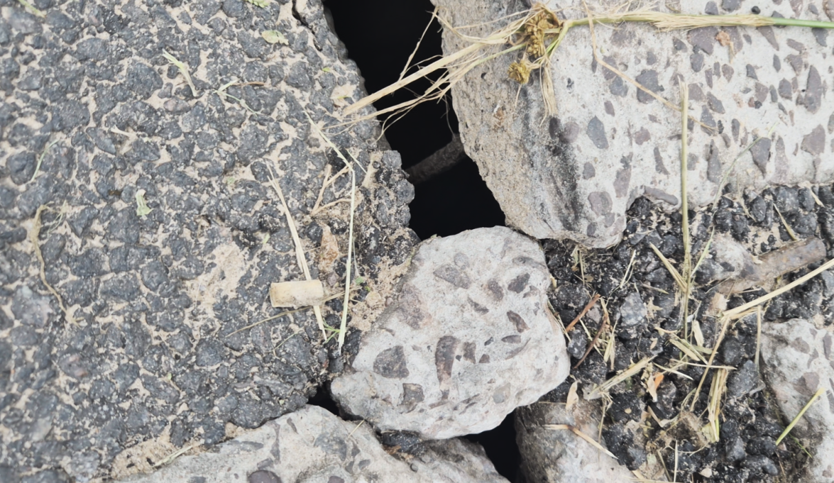 Vecinos de calle Lamela alertan sobre un posible socavamiento y piden una pronta solución