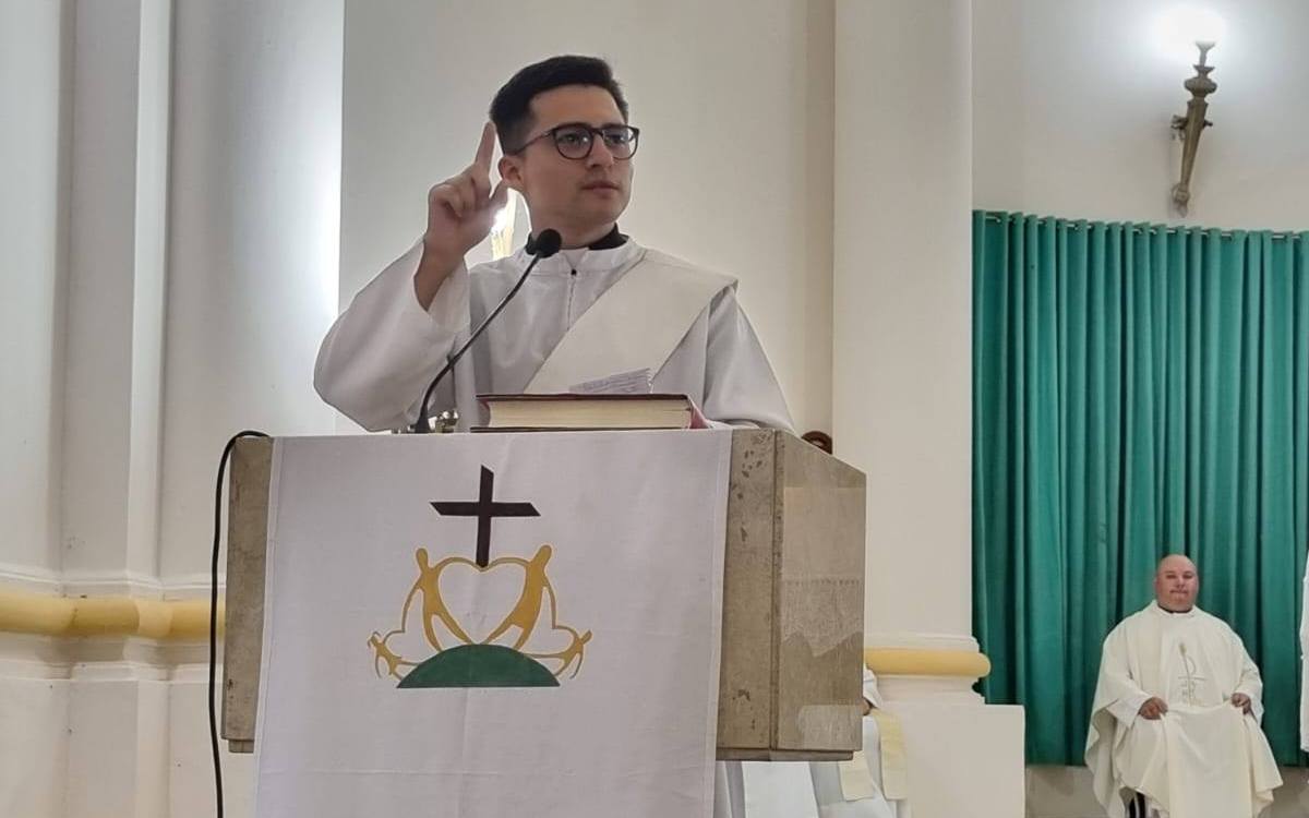 El diácono Josué Cañete compartió un mensaje de servicio y cercanía en la celebración parroquial