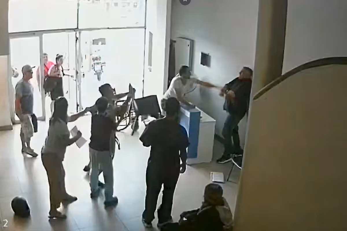 Familiares de un paciente atacaron a un trabajador de una clínica