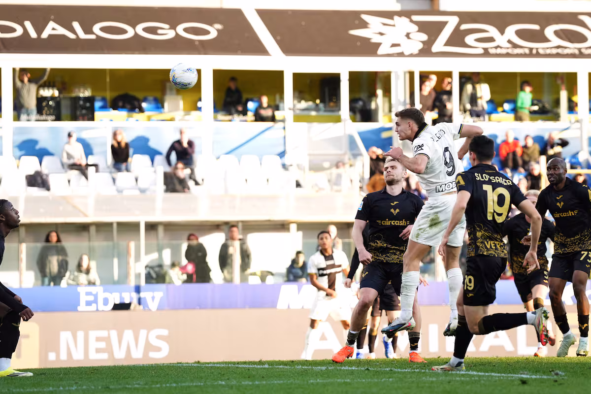 Golazos de dos exVélez en el Calcio: del cabezazo agónico para Parma al gran movimiento de espalda en Bologna